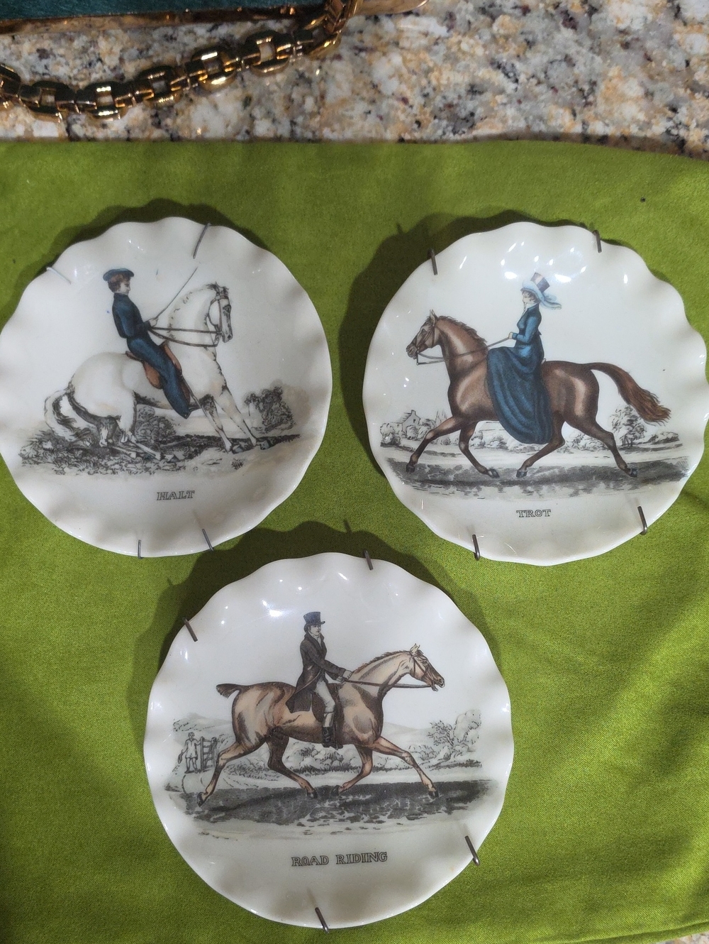 Vintage Ruffled Custard Glass Plates Equestrians on Horseback (3)